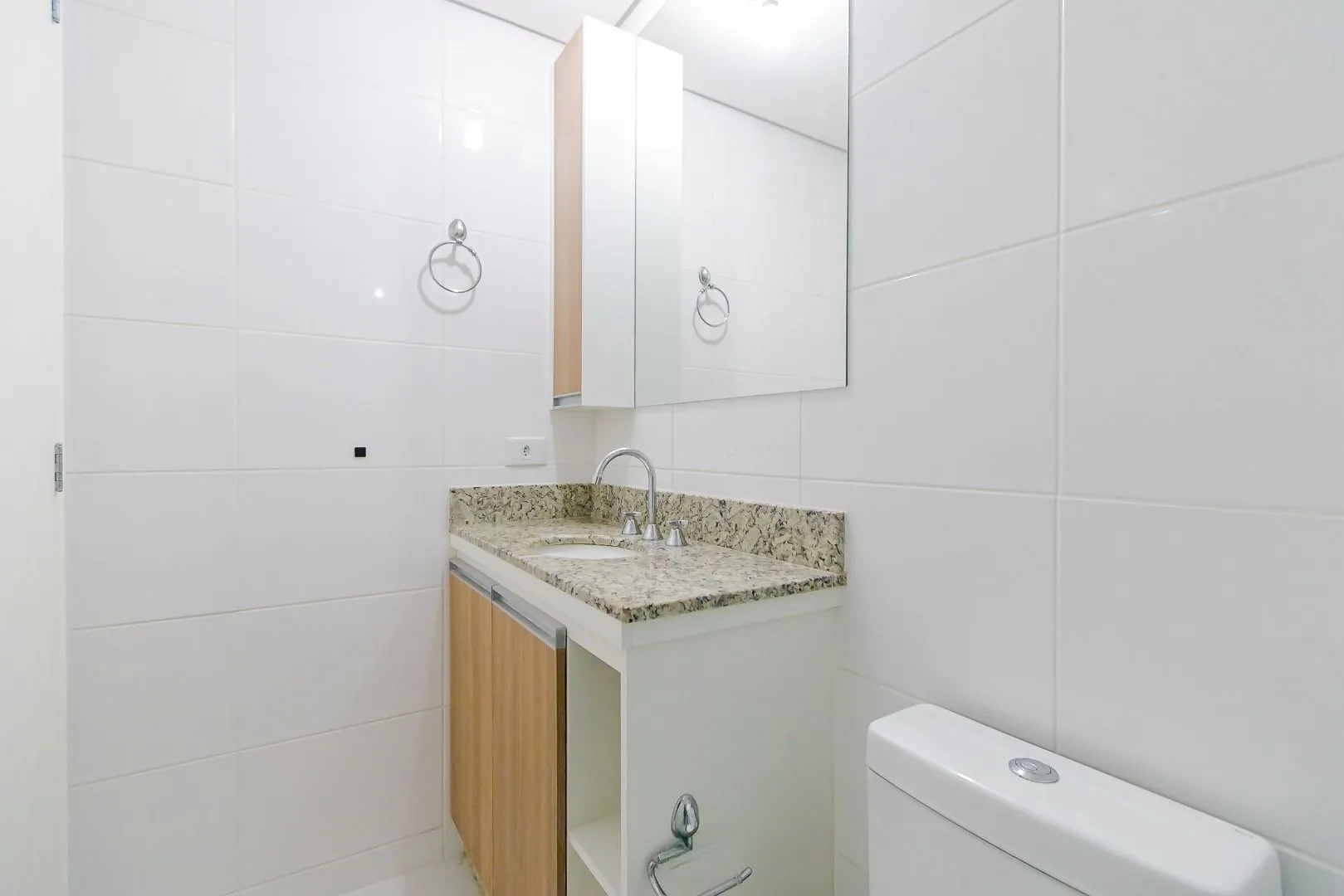 Furnished 1-bedroom apartment with balcony — photo 21