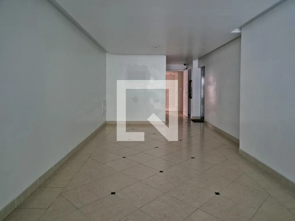 Furnished apartment with 5 en-suite bedrooms and terrace — photo 33