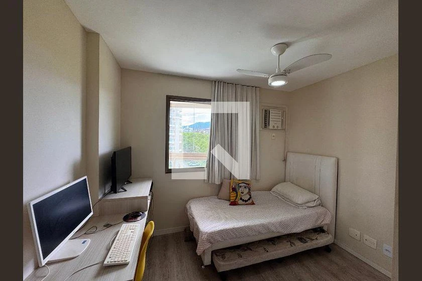 3-bedroom apartment with a glass-enclosed balcony — photo 46