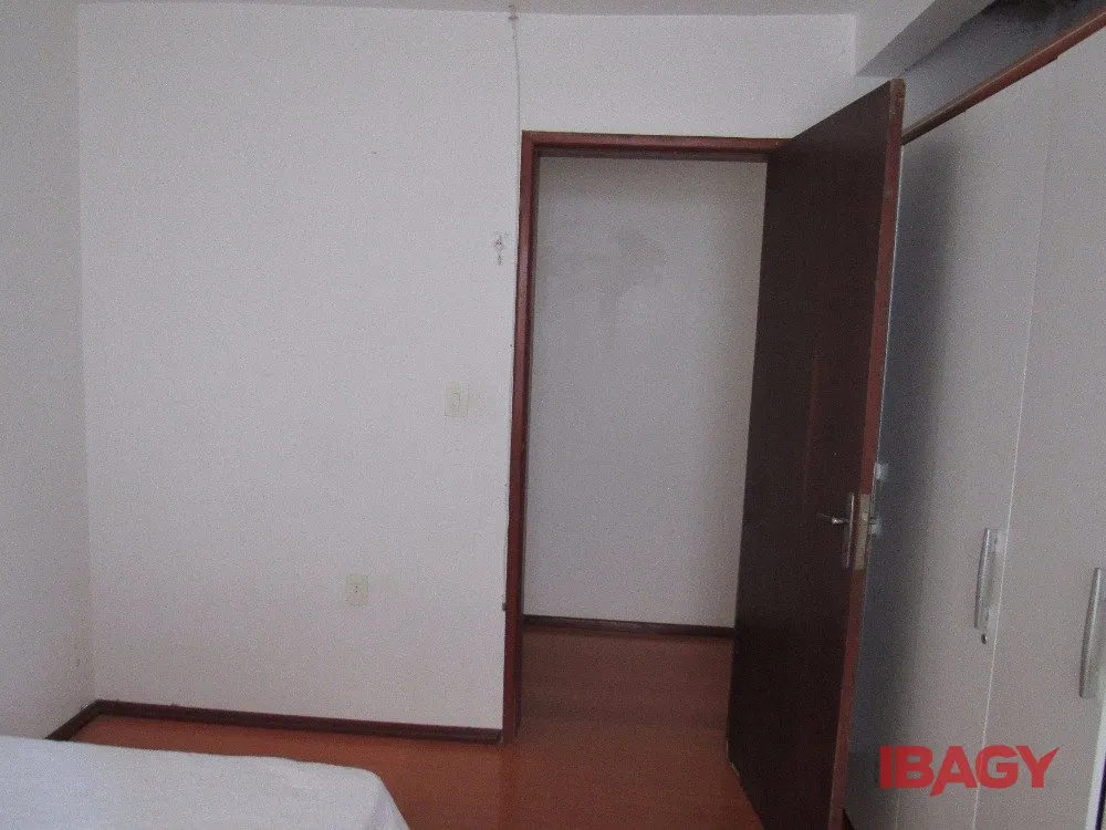 House with 4 bedrooms and 380 m², 2 parking spots — photo 28