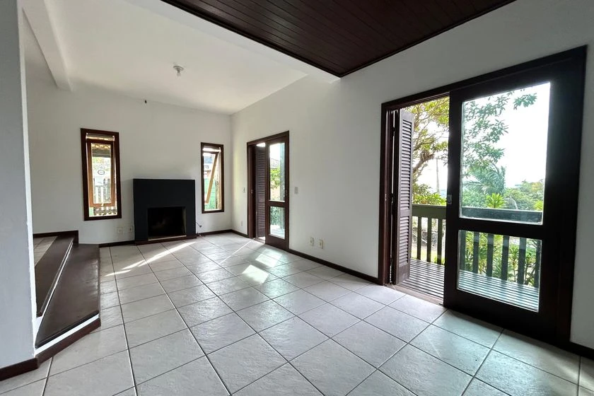 House with 5 bedrooms and a private garden — photo 3
