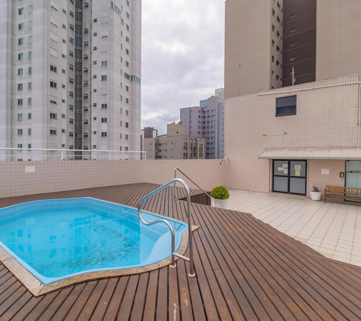 One-bedroom apartment with a home office in Curitiba — photo 17
