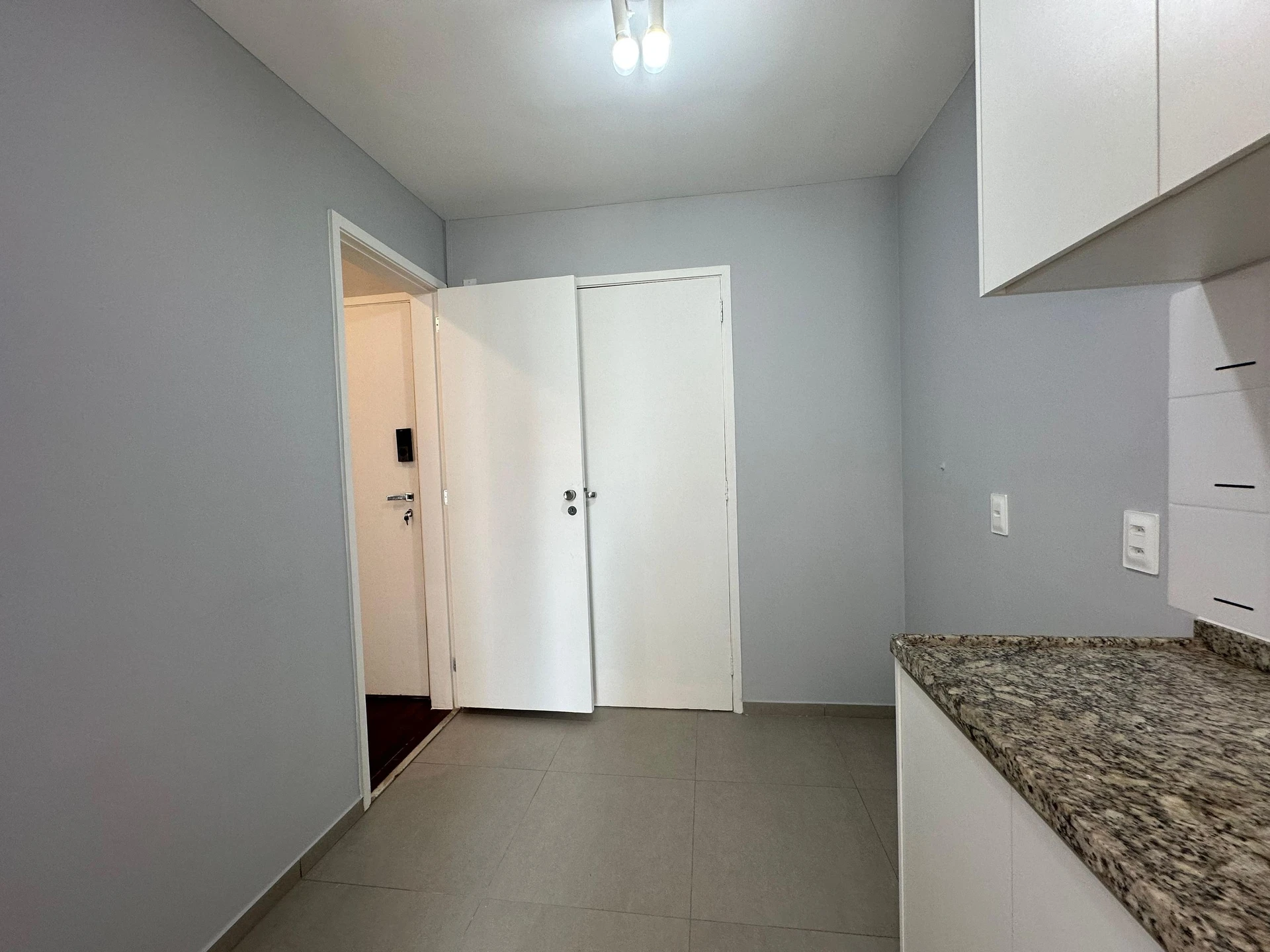 Квартира 82 м² із заскленим балконом та видом на гори — photo 7