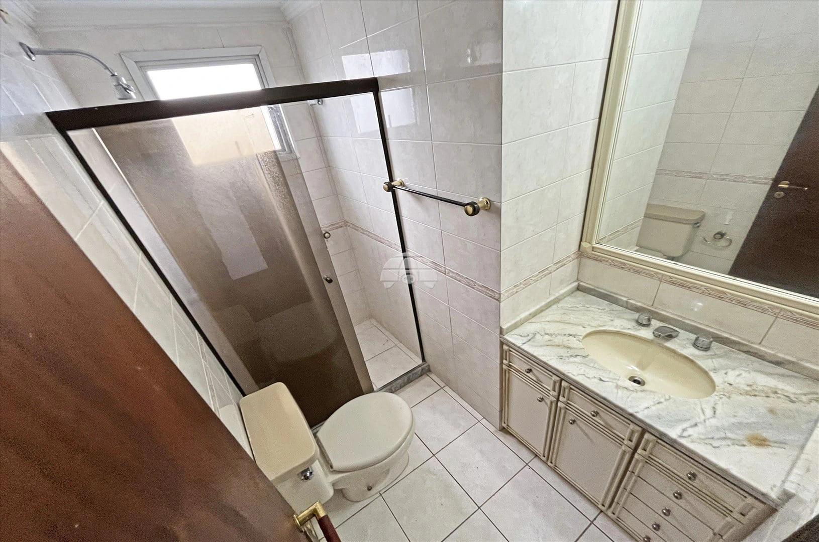 3-bedroom apartment with wood or laminate floors in Curitiba — photo 5