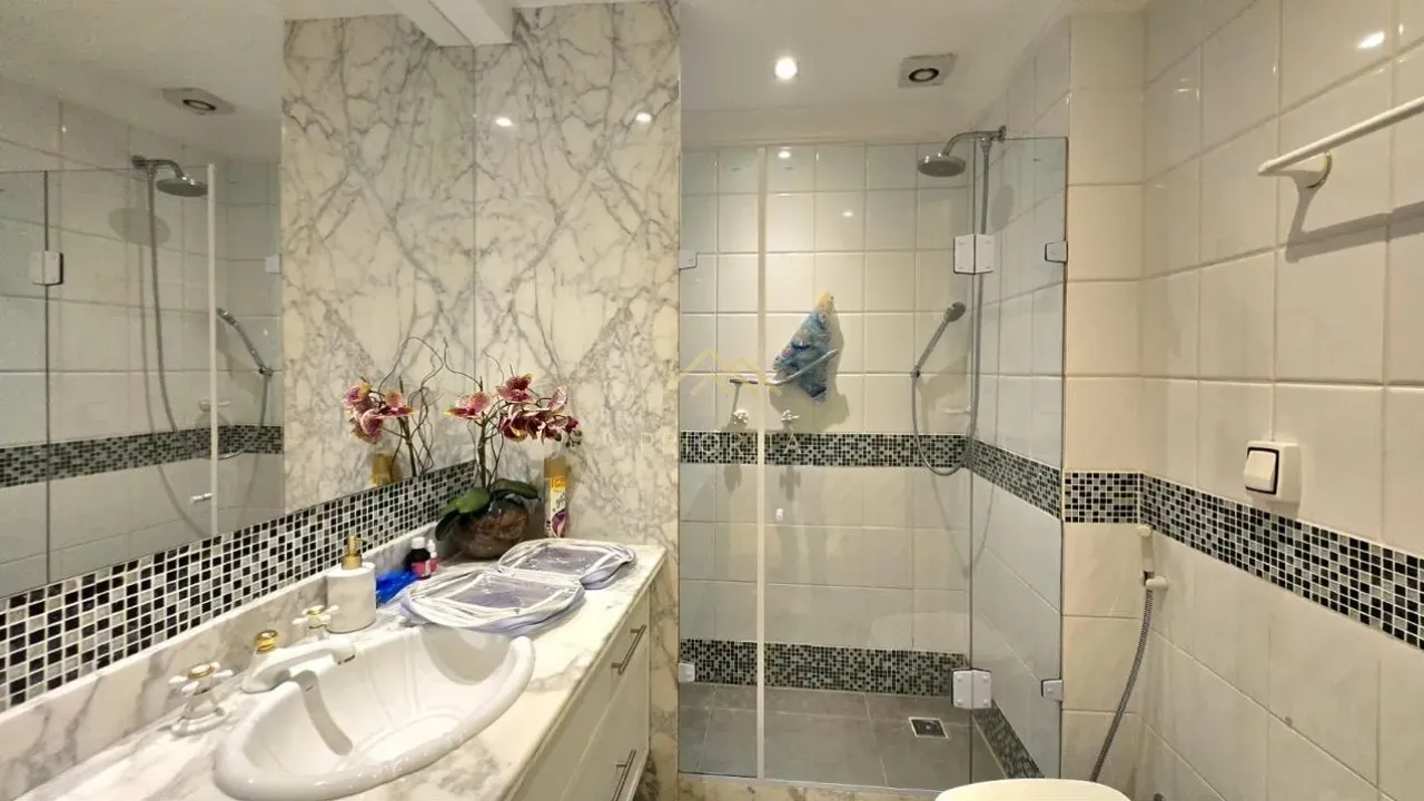 Duplex penthouse with 4 bedrooms and 5 bathrooms — photo 26