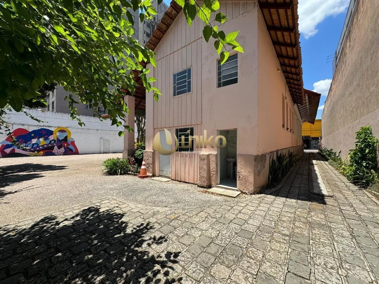 House with 3 bedrooms, 1 bathroom, 5 parking spaces — photo 6