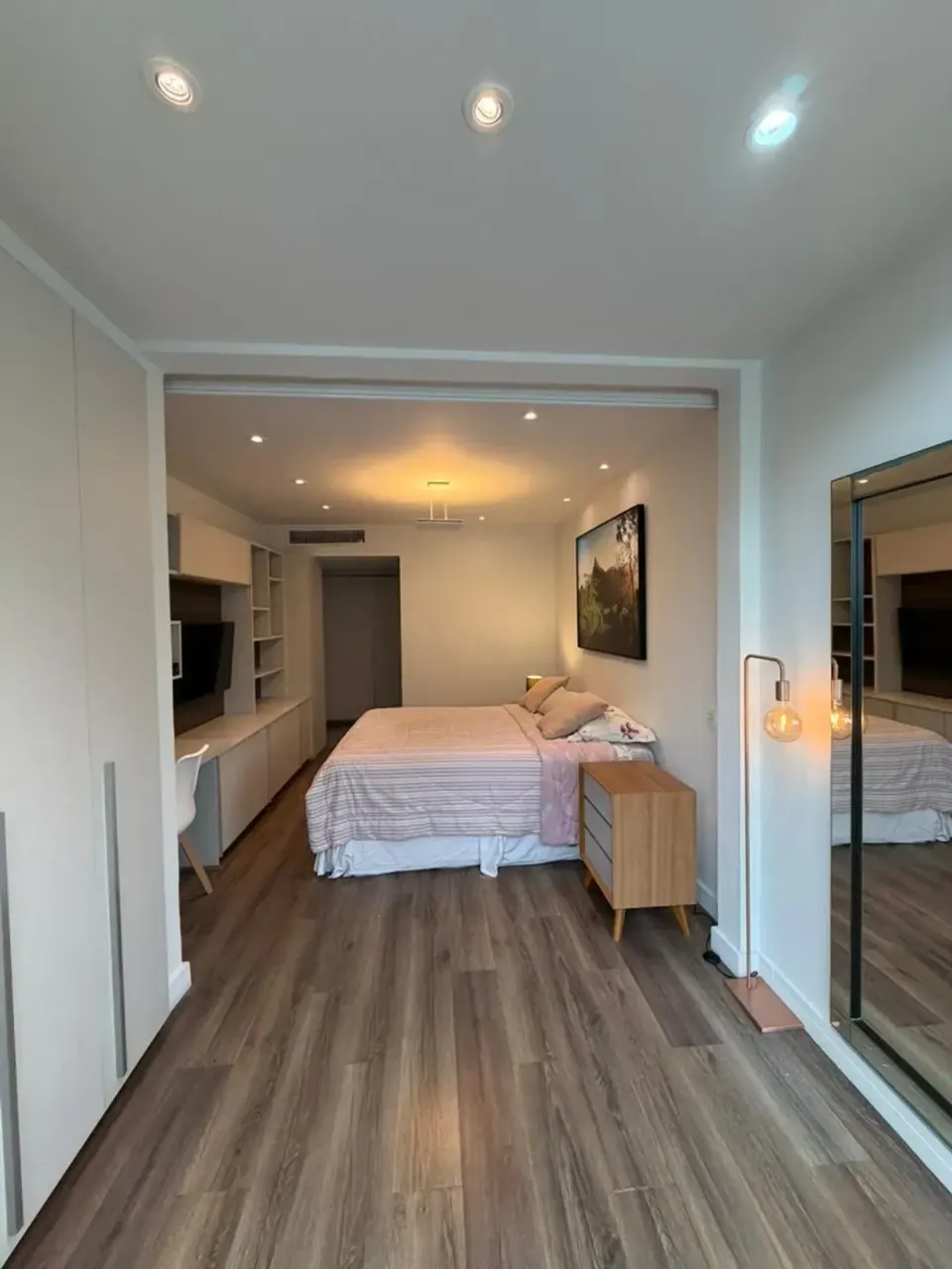 Furnished 2-bedroom apartment with open-plan kitchen — photo 6