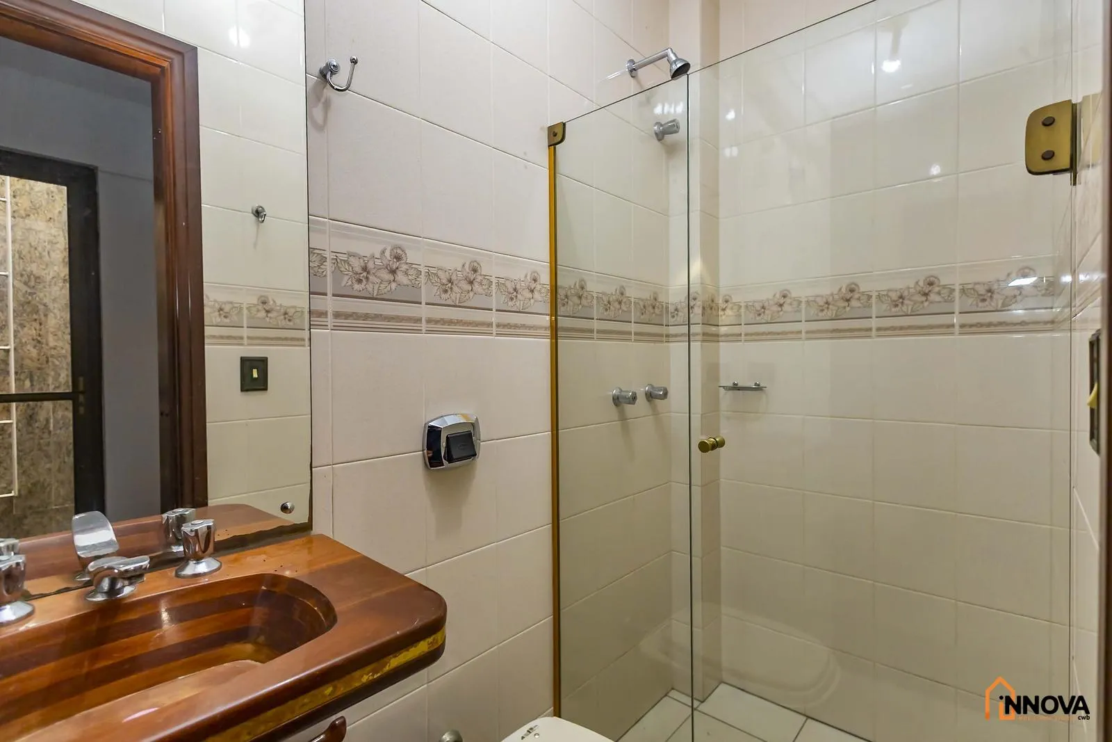 House with 5 bedrooms, 10 bathrooms, 5 parking spaces — photo 13