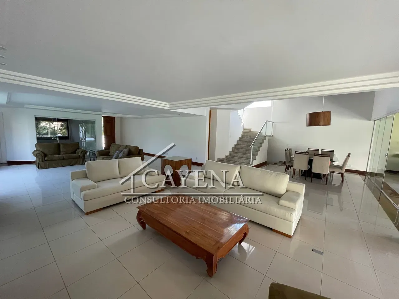 4 quartos e banheira: casa de 650 m² — photo 7