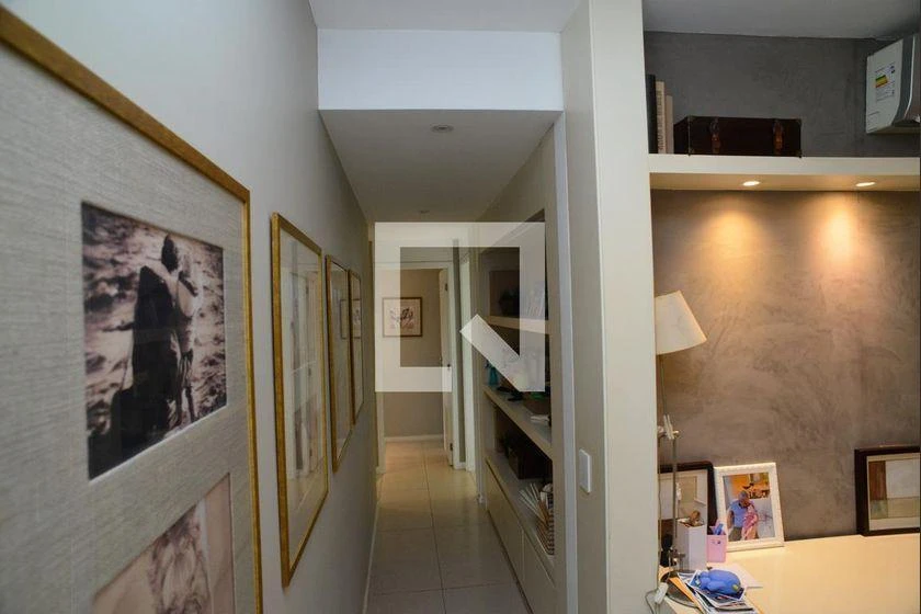 298 m² rental apartment with 4 en-suite bedrooms and balcony — photo 40