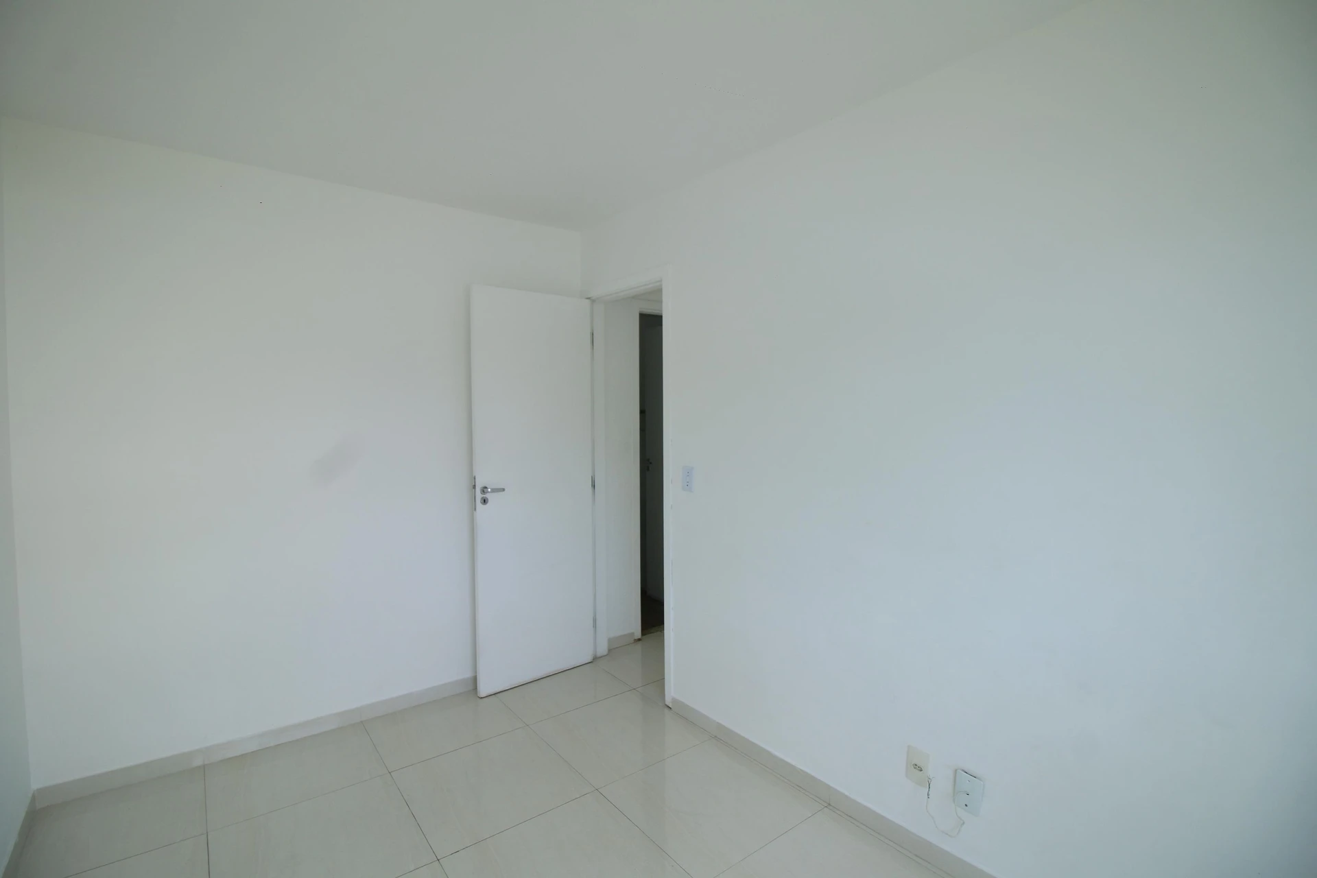 2-bedroom apartment with 1 bathroom and condo pool — photo 21