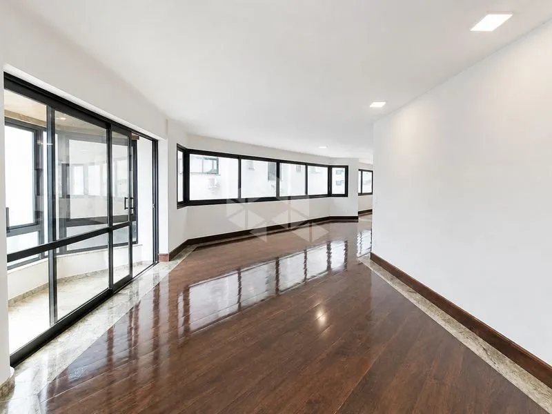 Departamento de 4 dormitorios con ventanales de piso a techo — photo 3