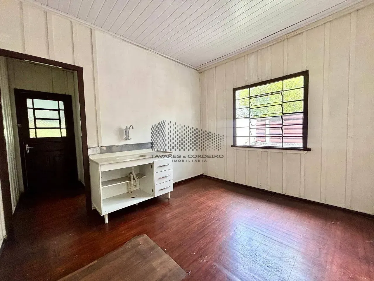 Wood or laminate floors in a 2-bedroom house, 60 m² — photo 6