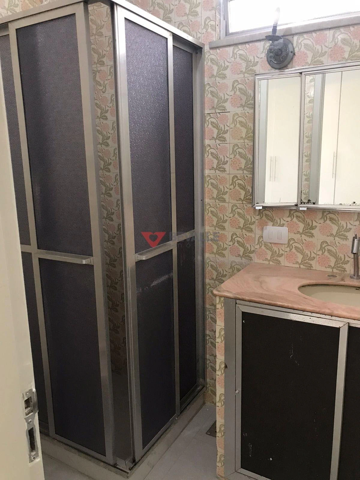 Rental house with 8 bedrooms and a balcony — photo 18