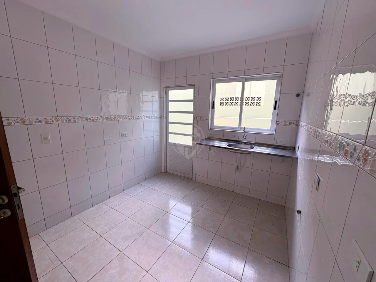 Rental house with 4 bedrooms and 148 m² — photo 2