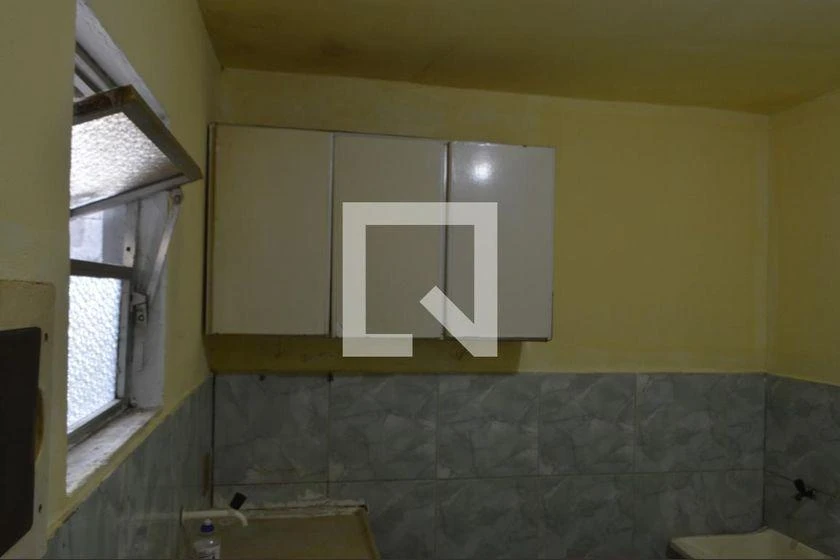 Apartamento de 1 dormitorio con cocina separada y ducha eléctrica — photo 4