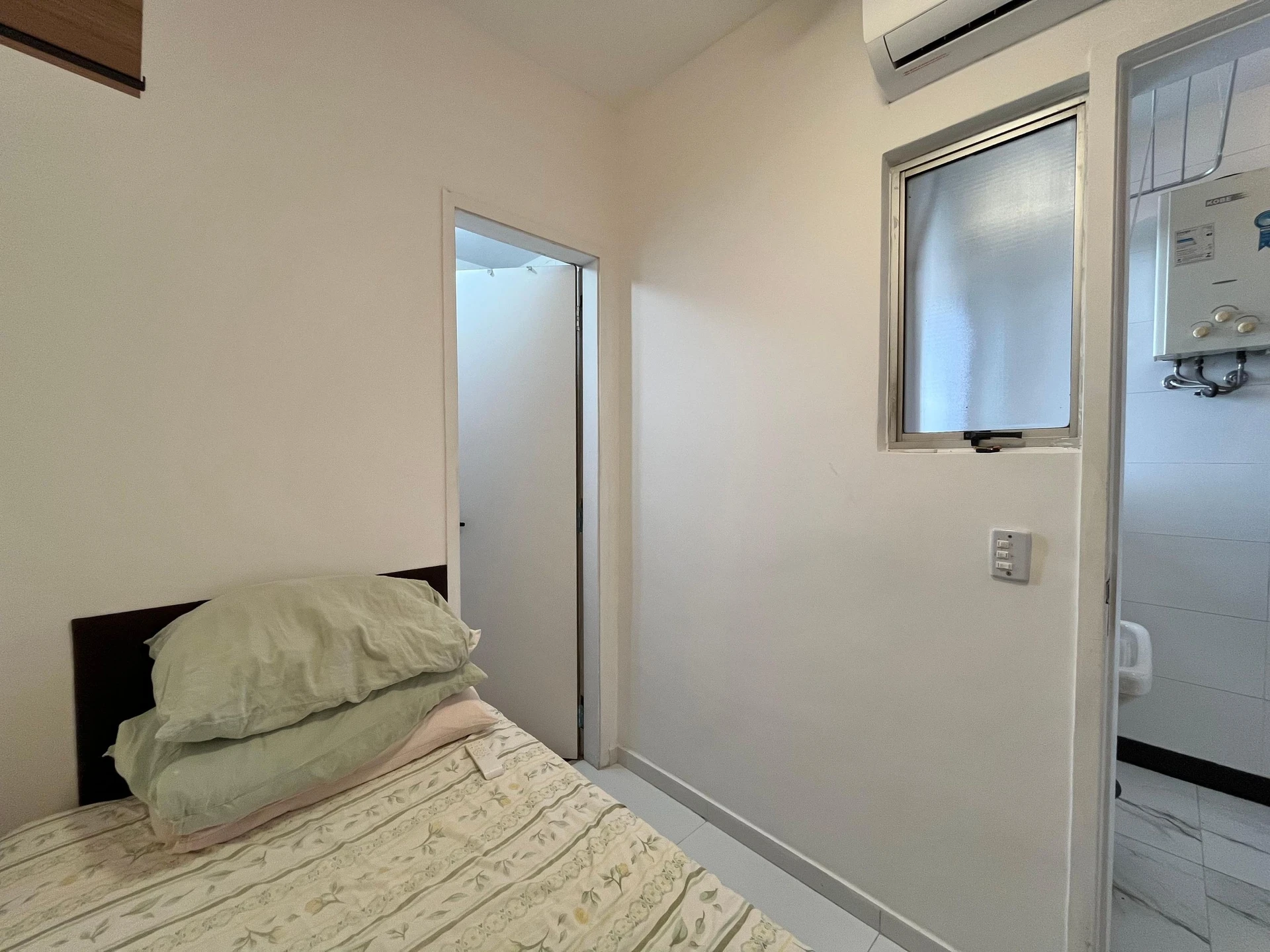 Floor-to-ceiling windows in a one-bedroom apartment, 70 m² — photo 32