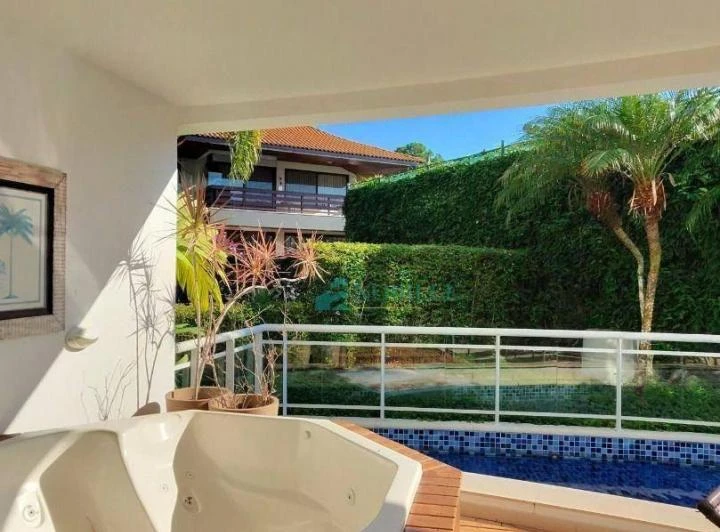 Garden apartment with 4 en-suite bedrooms and 318 m²