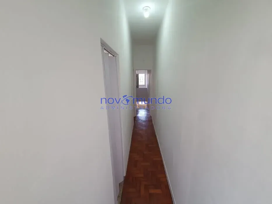 Apartamento com piso de madeira ou laminado, Pilares — photo 20