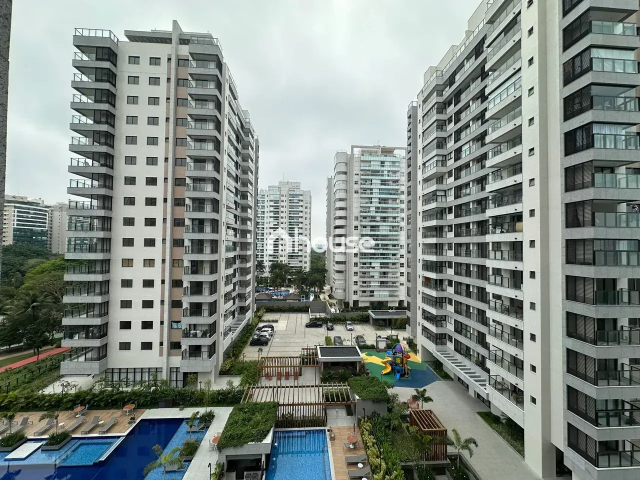 Apartment with 2 bedrooms, glass balcony, and 2 parking — photo 4