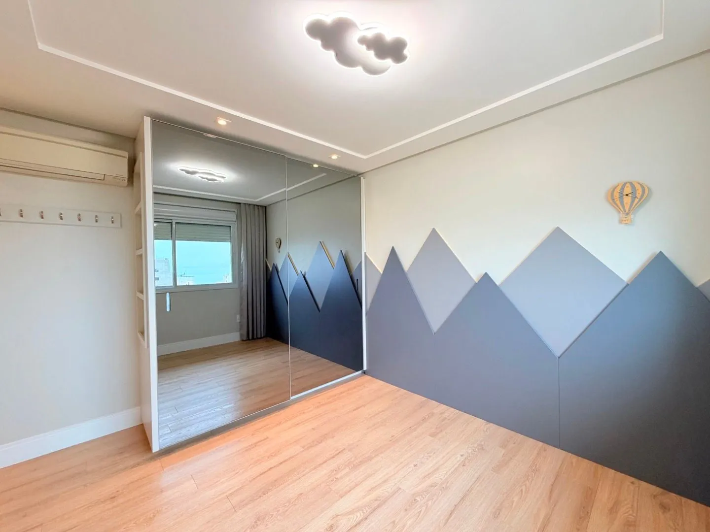 140 m² apartment with 3 bedrooms and a closed balcony — photo 18