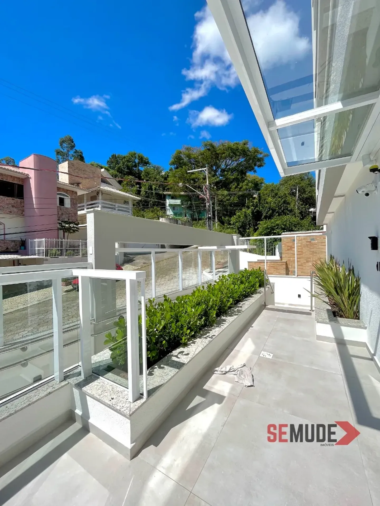 Furnished 1-bedroom apartment with a balcony grill — photo 8