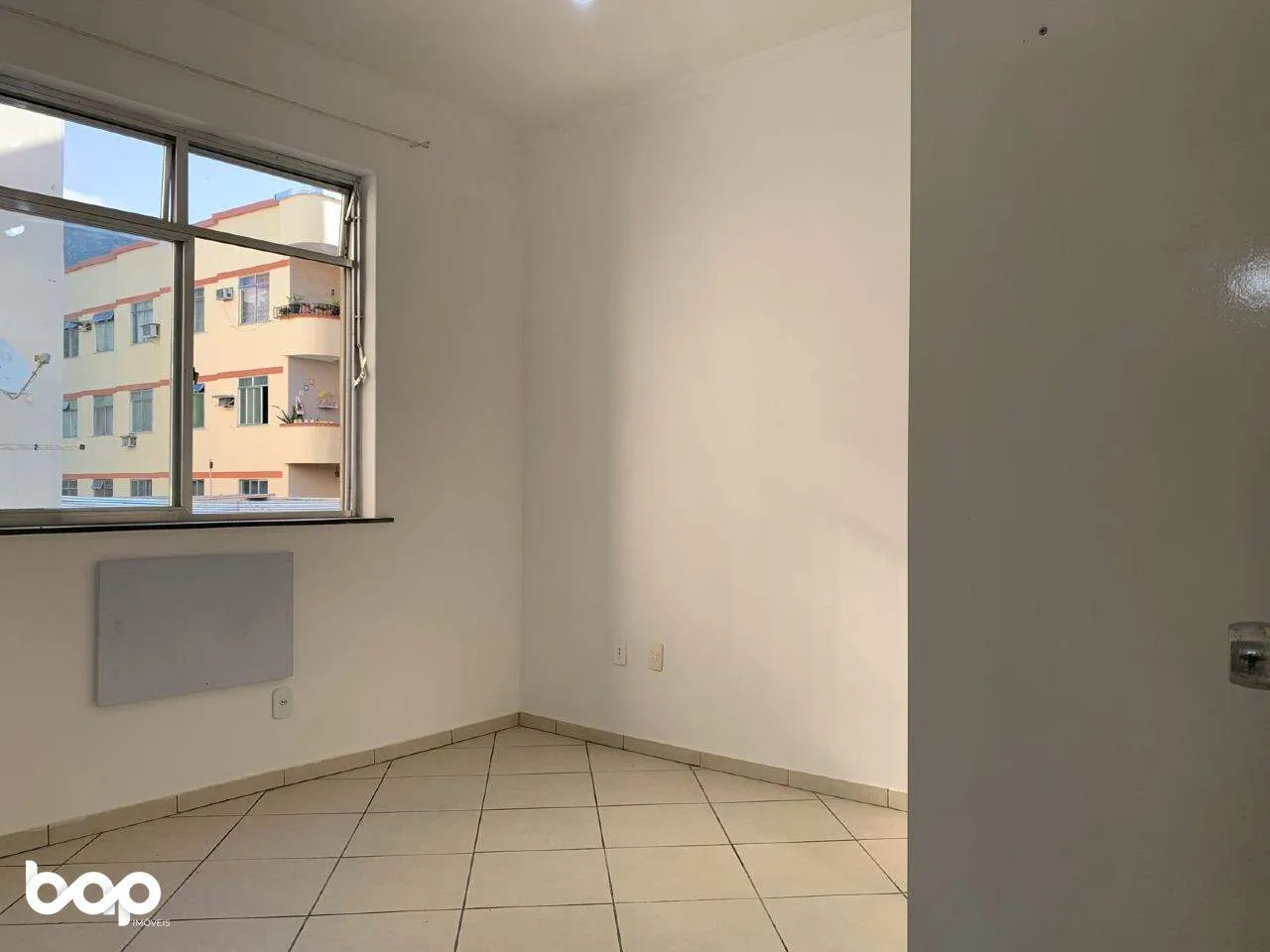 3-bedroom apartment with separate kitchen and stove — photo 17