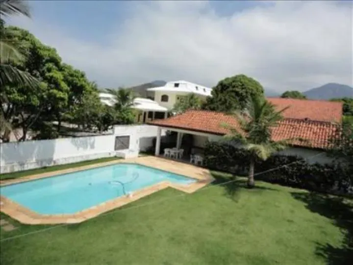 House with 5 bedrooms and a built-in balcony grill — photo 8