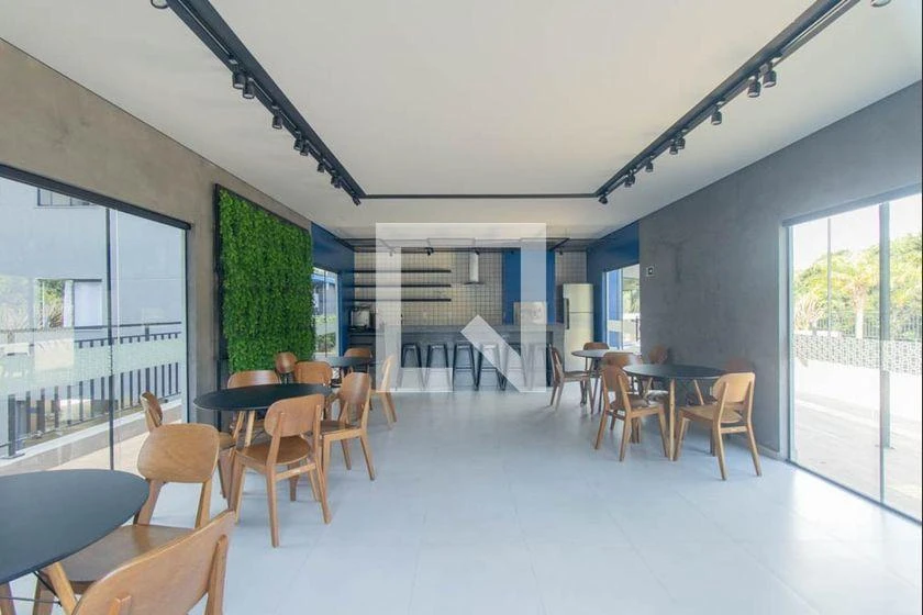 Balcony with a grill in a 2-bedroom apartment, 54 m² — photo 24