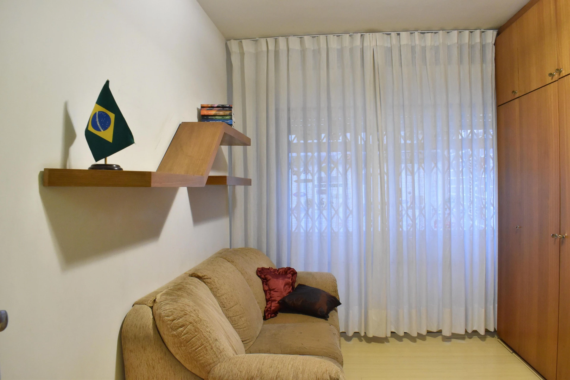 3-bedroom apartment with a bathtub in Curitiba — photo 7