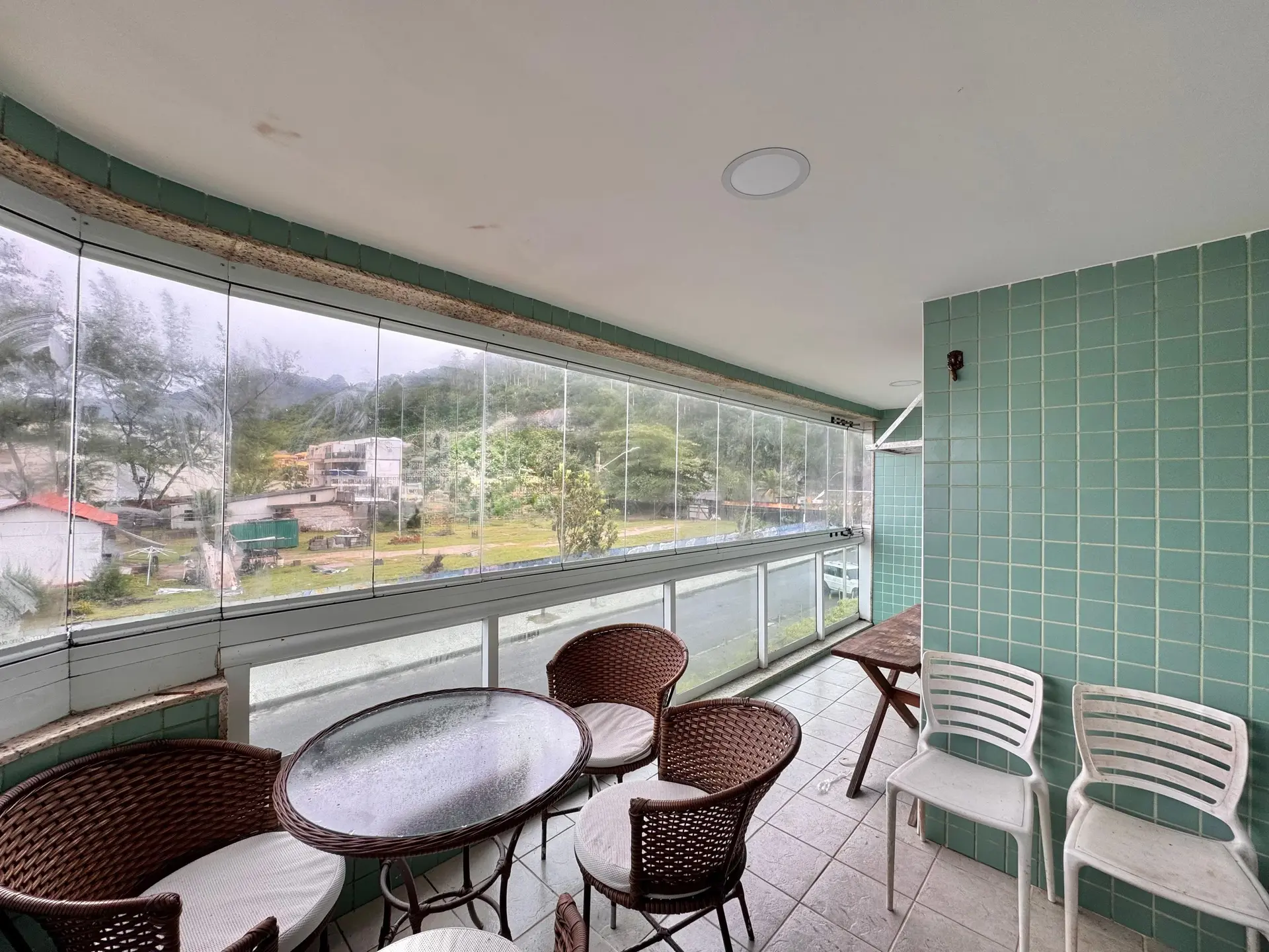 2-bedroom apartment with 2 parking spots and enclosed balcony — photo 13