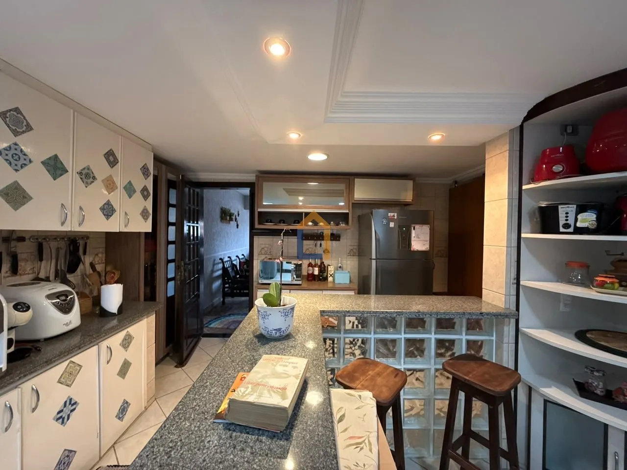 3-bedroom house with a home office — photo 17