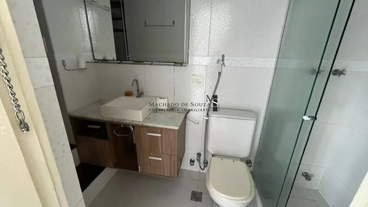 Walk-in closet in a 2-bedroom apartment, 75 m² — photo 18