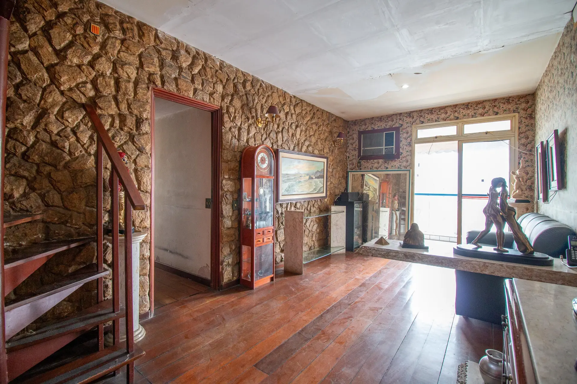 4-bedroom apartment in a building with a sauna — photo 33
