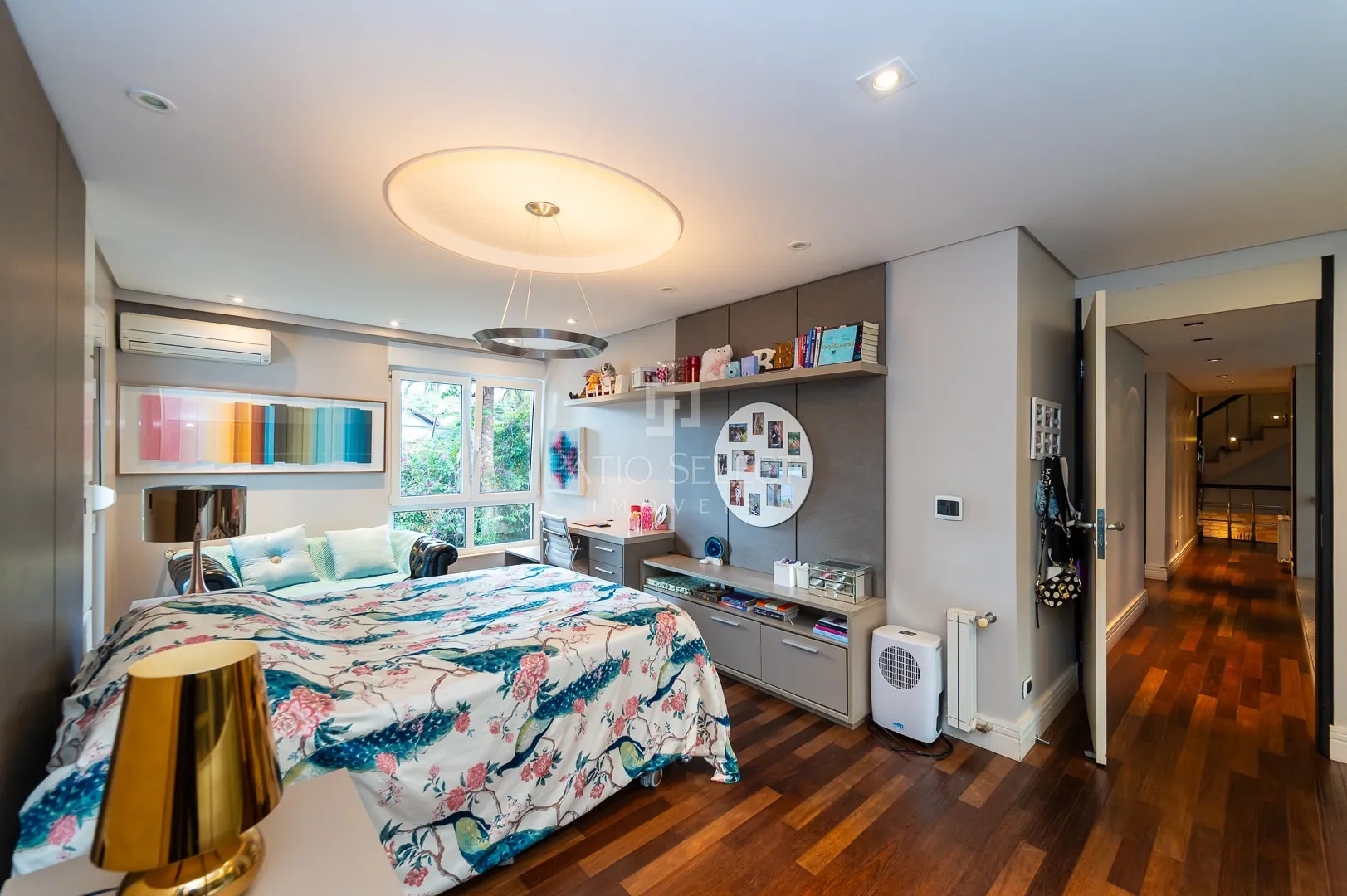 Floor-to-ceiling windows in a 6-bedroom house, 763 m² — photo 83