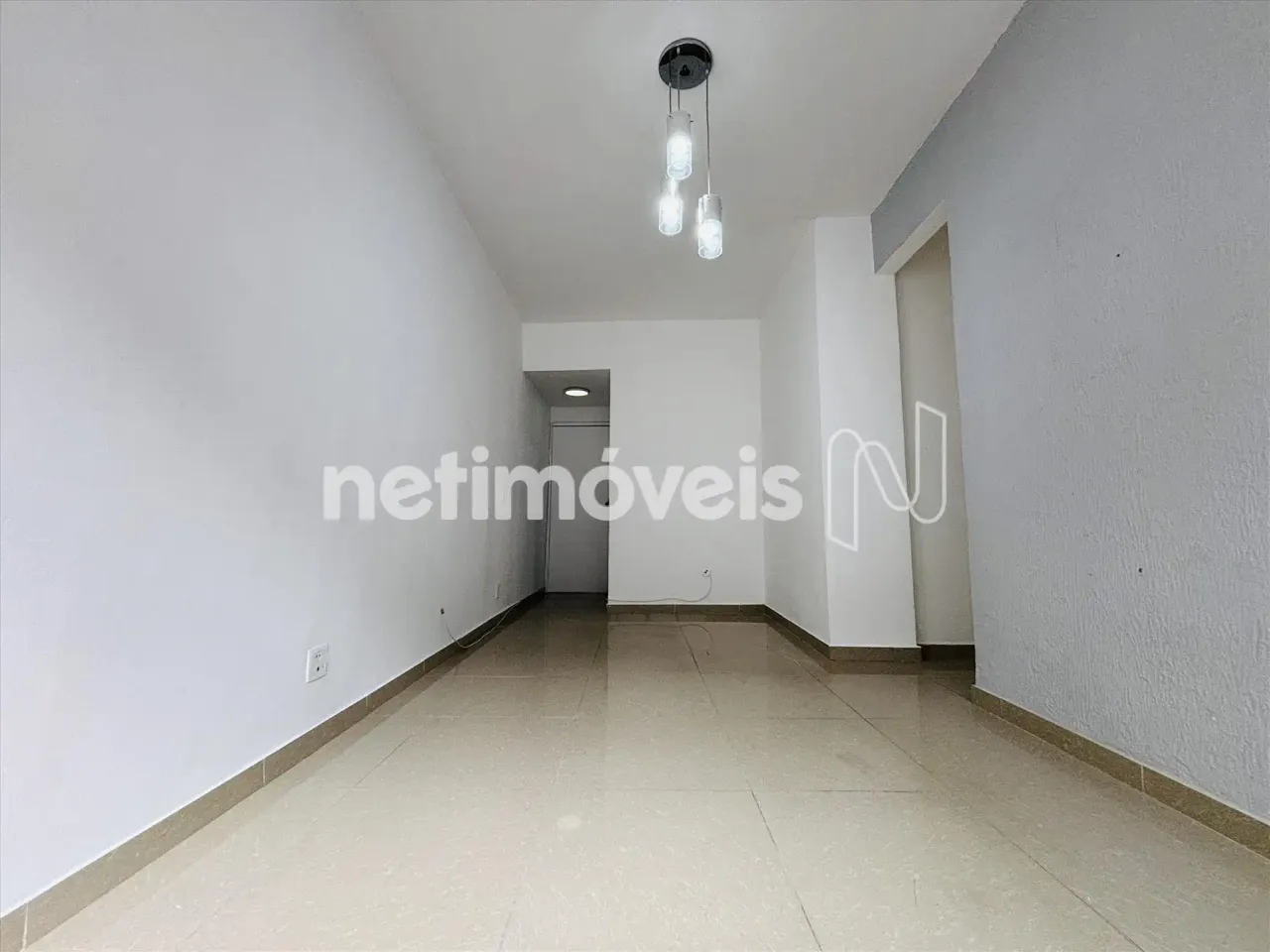 Apartamento com 2 quartos, cozinha separada e 1 banheiro — photo 2