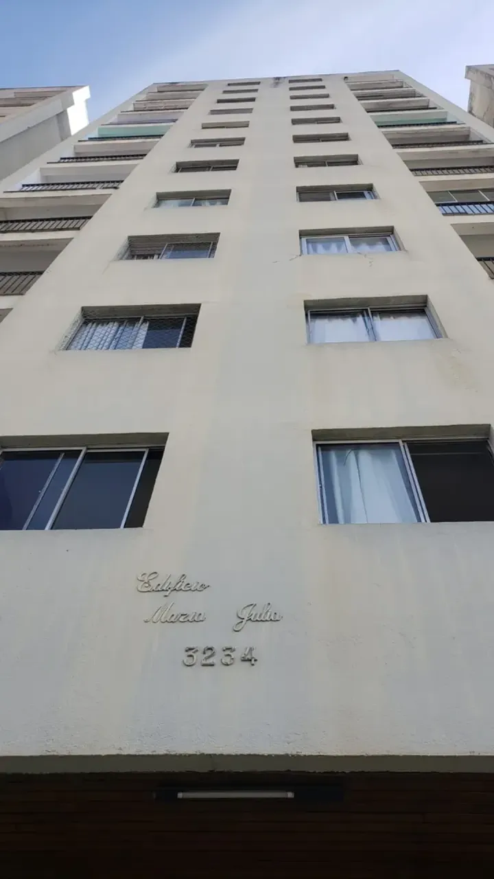 Apartamento com 2 quartos e box de vidro no banheiro — photo 13