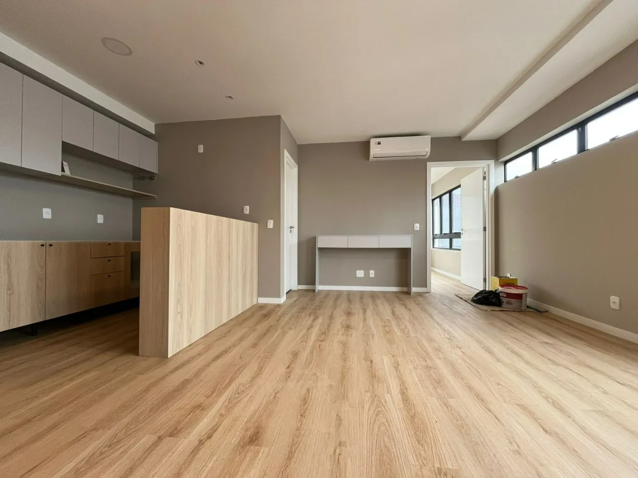 Apartamento de 1 dormitorio con cocina abierta y 58 m² — photo 20