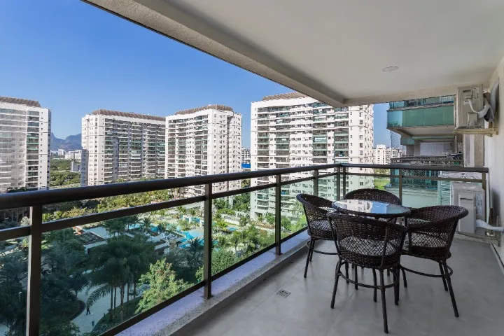 Glass-enclosed balcony in a 2-bedroom apartment, 78 m² — photo 12