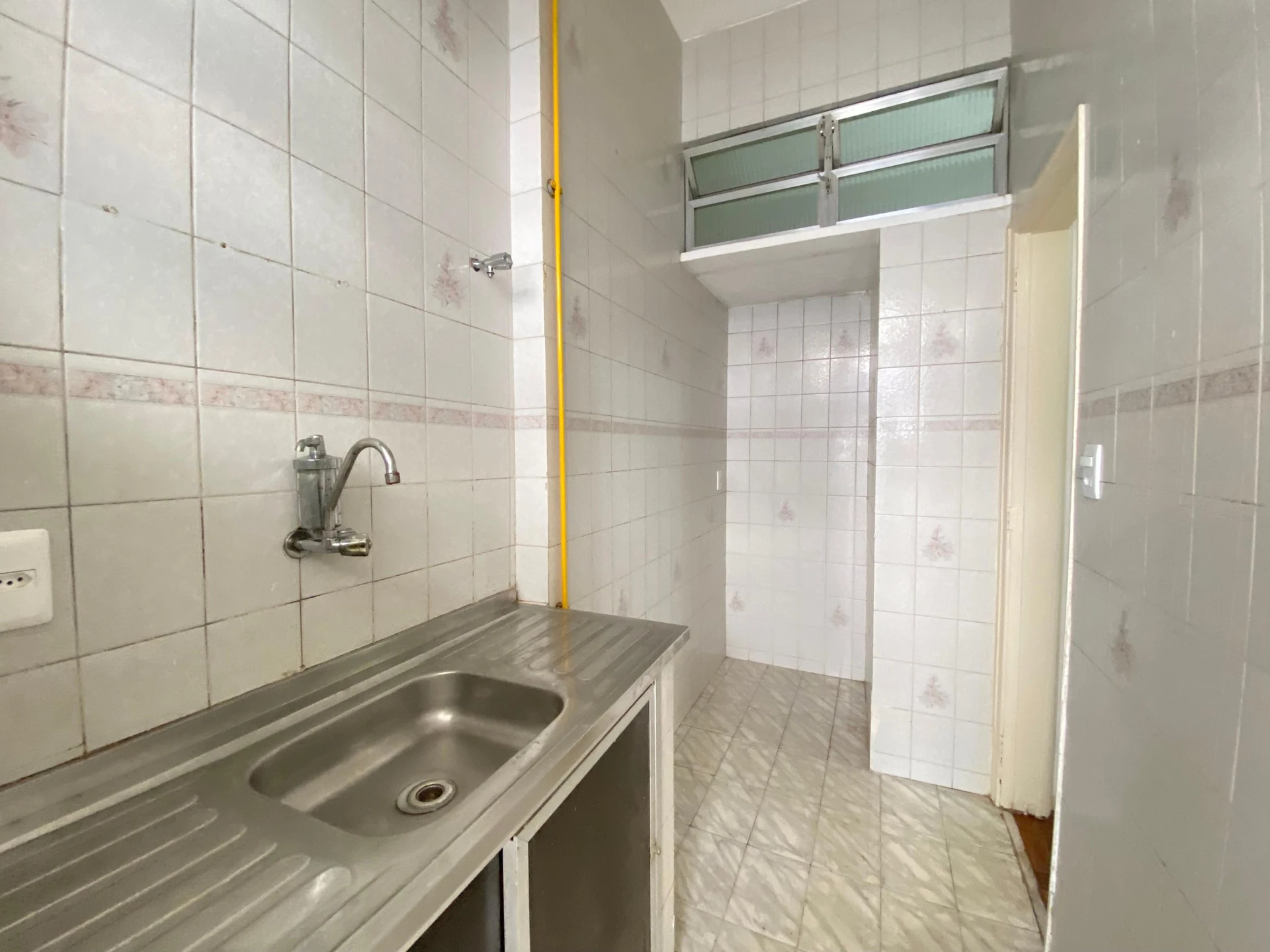 Bathtub in a one-bedroom apartment, 50 m² — photo 21