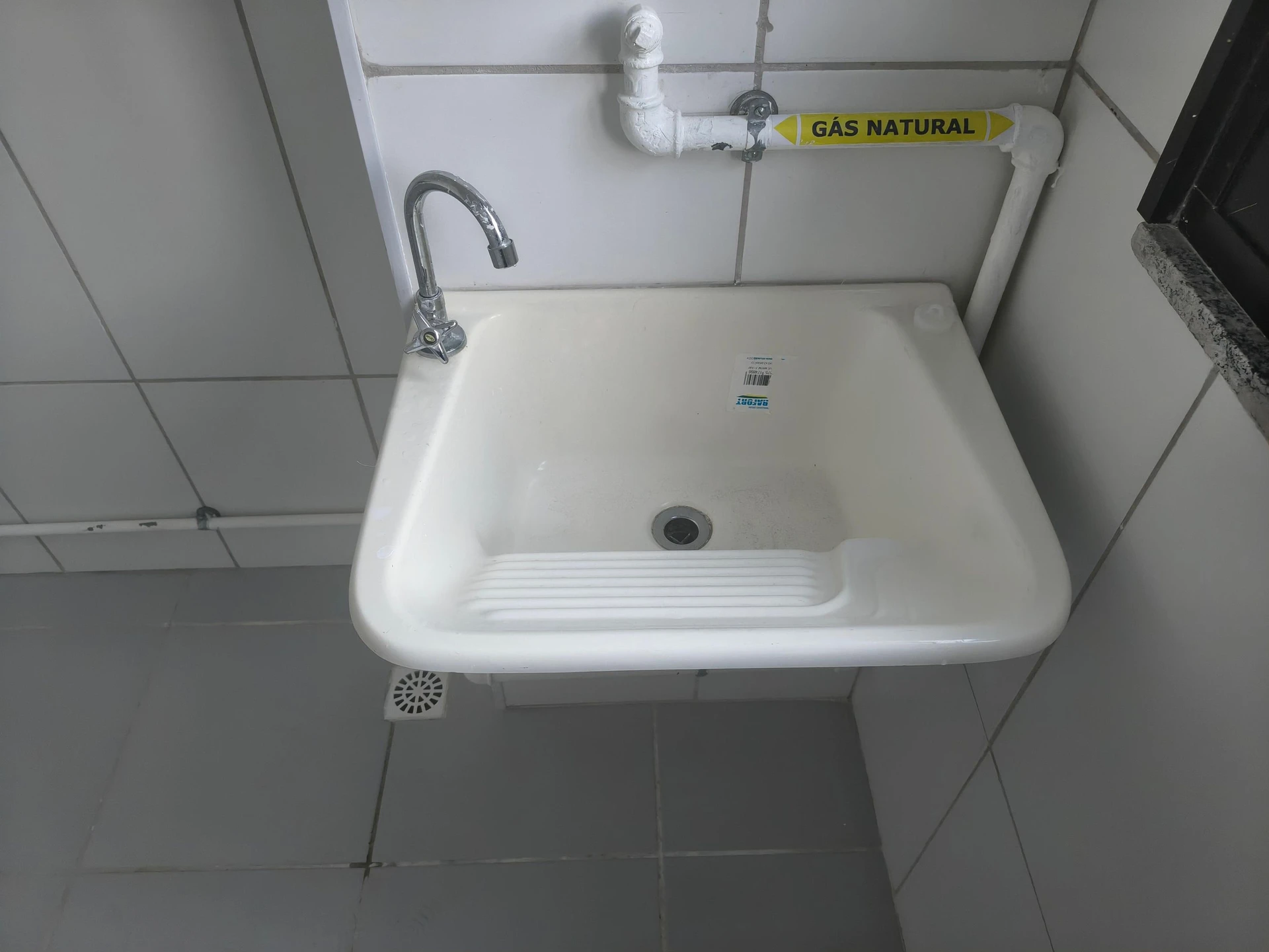 2-bedroom apartment with balcony and glass-enclosed shower — photo 20