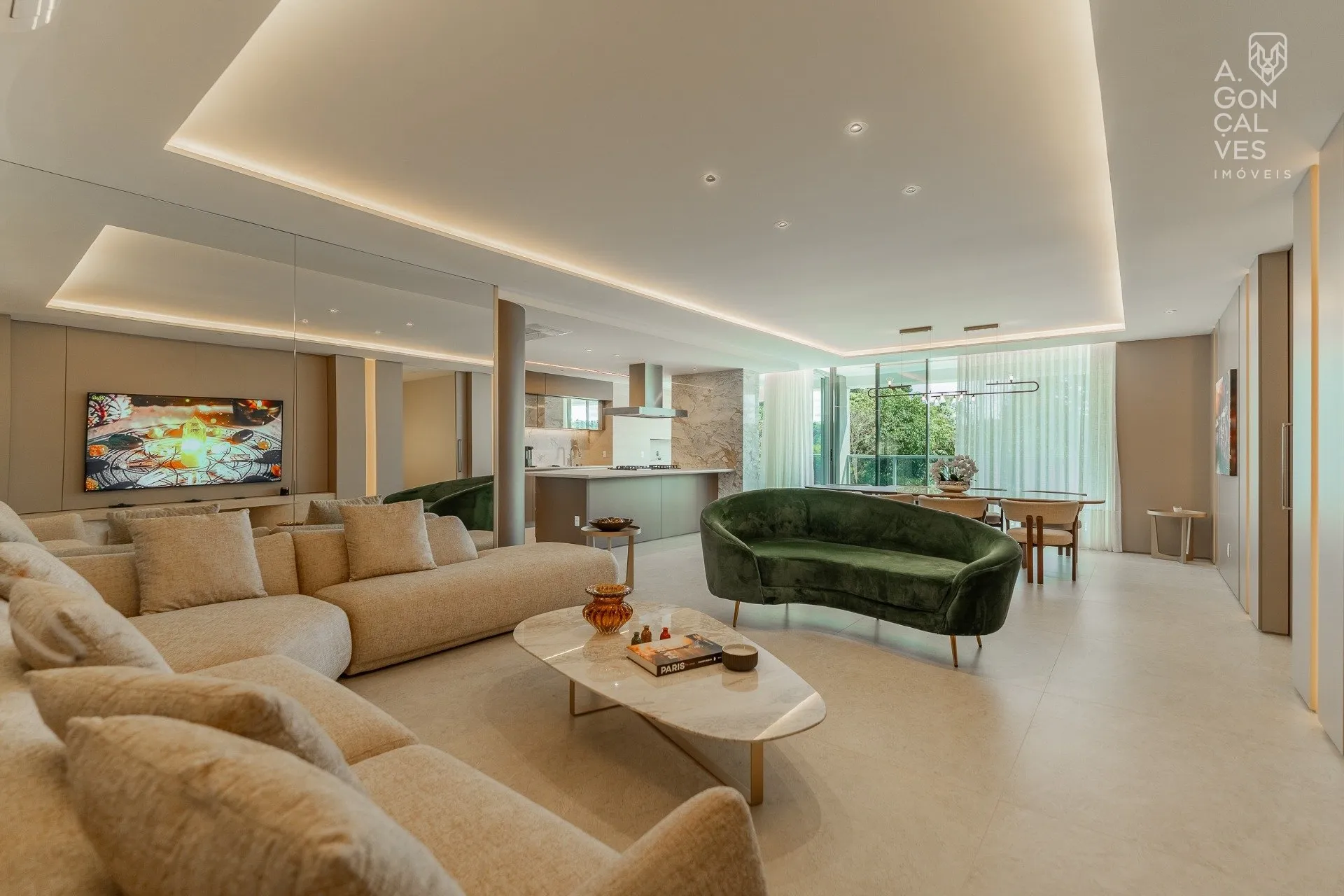 Furnished apartment with 3 suites and 257 m²
