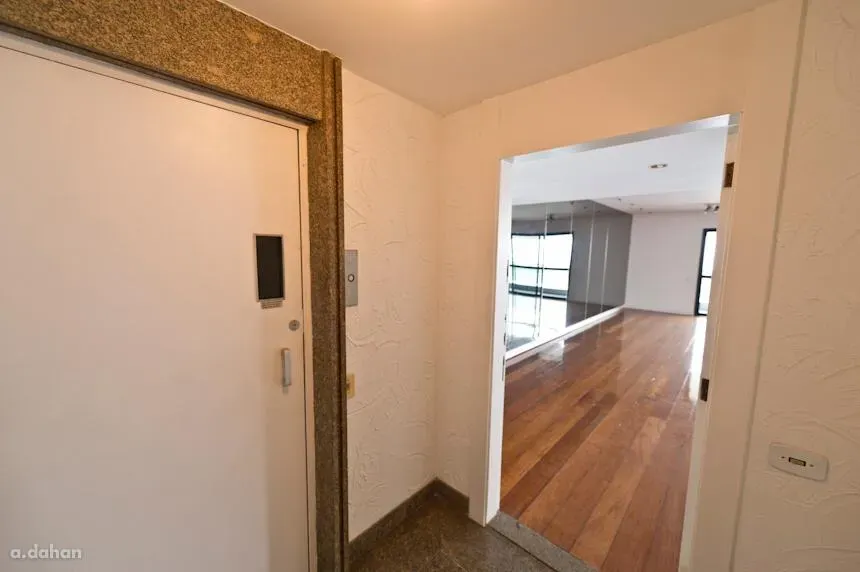 Apartamento de 400 m² com 4 quartos e 5 banheiros — photo 30