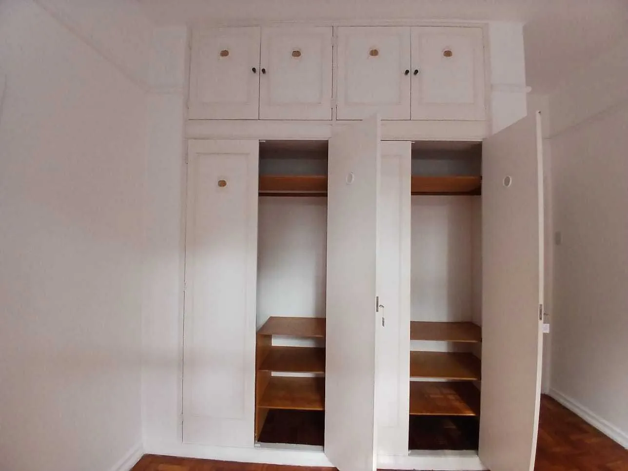 Apartment, 113 m², with wood or laminate floors — photo 17