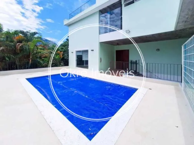 House with 4 bedrooms and a balcony with built-in grill — photo 4