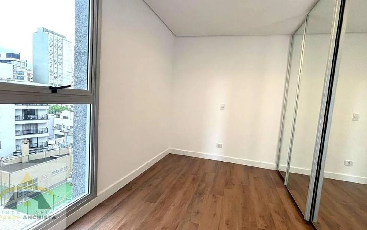 Apartment, 131 m², with a glass-enclosed balcony — photo 18
