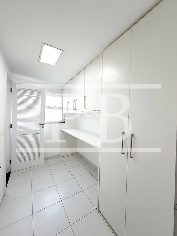 4-bedroom apartment, all with their own bathrooms, 289 m² — photo 31