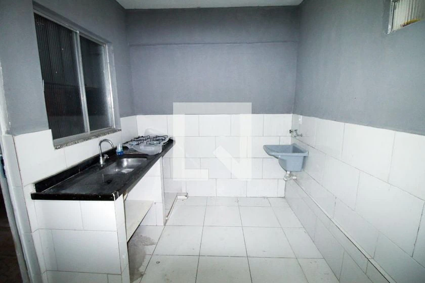Unfurnished studio with gas stove and laundry area — photo 14