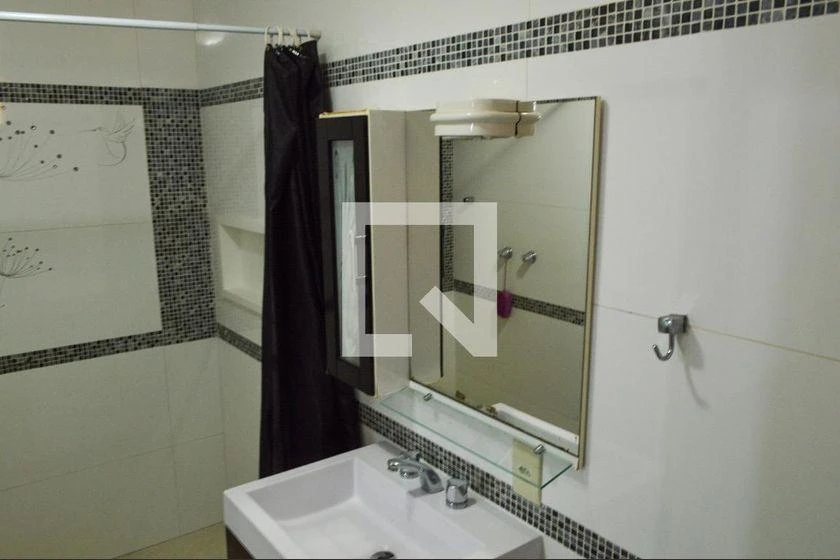 Furnished house with 4 bedrooms and 600 m² — photo 12