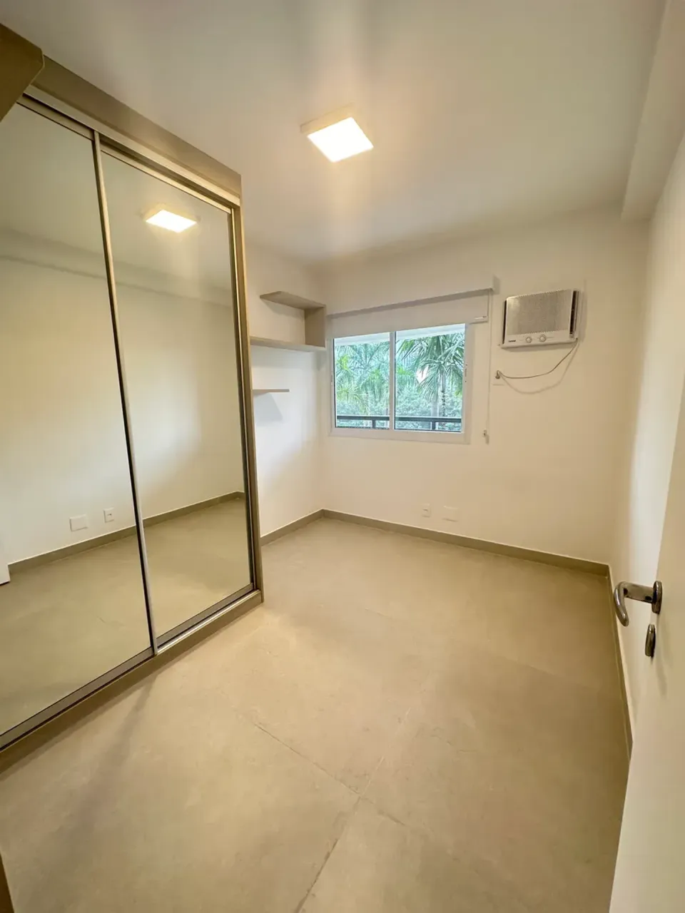 Unfurnished 3-bedroom apartment with 3 bathrooms — photo 16